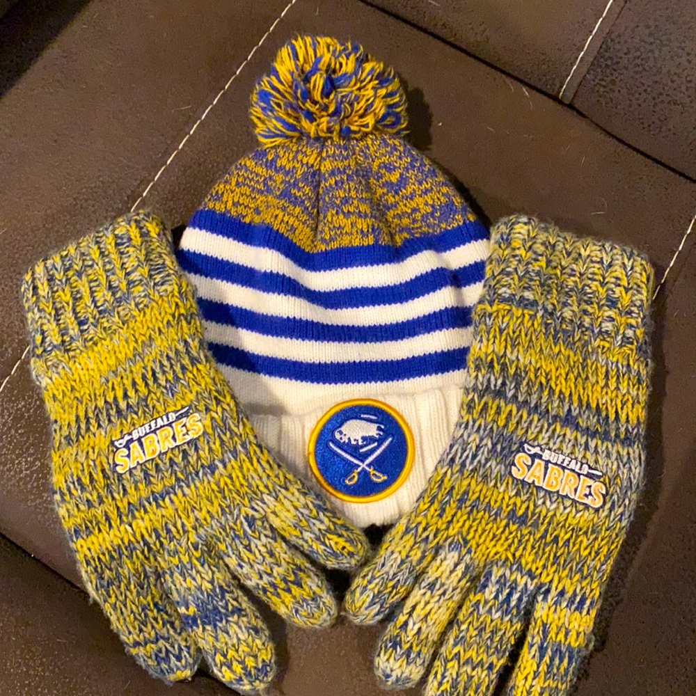 Buffalo Sabres NHL Hat & Gloves set
